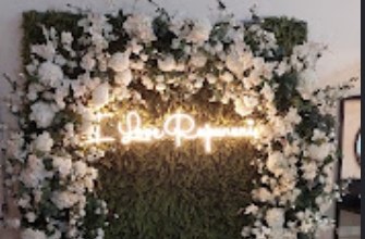 Letreiro em neon com flores